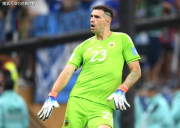 大马丁又赢了!维拉3-1:5分钟2球!欧战名帅埃梅里神了 刷爆纪录