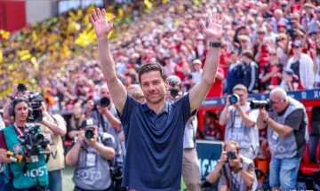 皇马迎来新篇章:少帅阿隆索正式接任,欧冠冠军主帅安切洛蒂离开