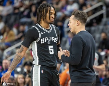 官方新秀榜:卡斯尔依旧领跑 状元榜眼分列二三位