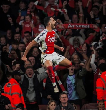 阿森纳7-1埃因霍温:向着决赛挺进!中场打中锋收奇效,斯特林不能留